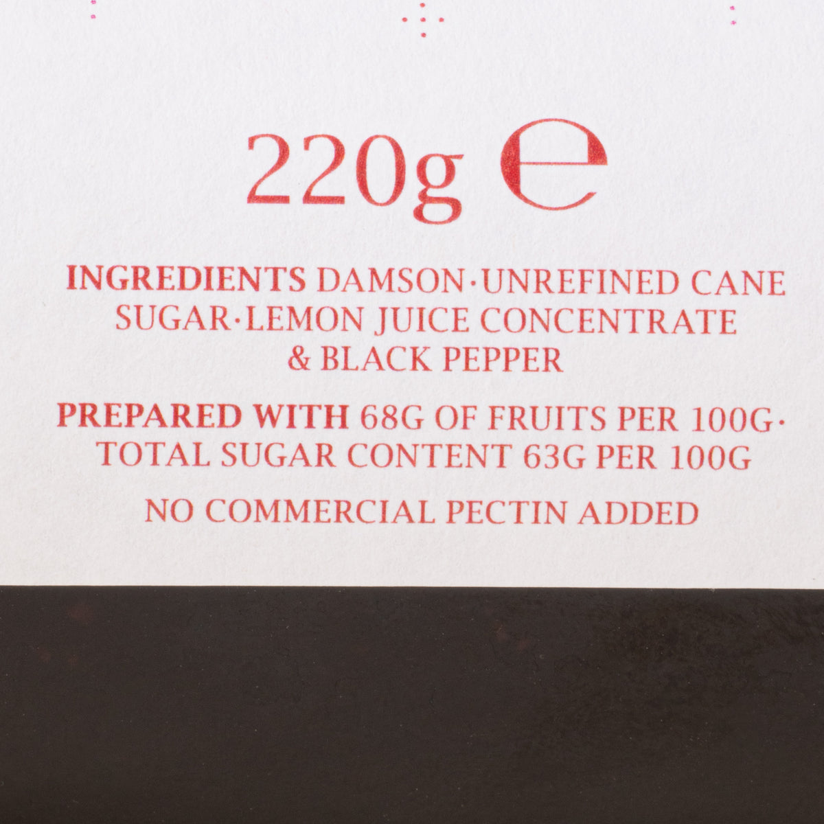 The label on the back of a glass jar of jam with ingredients.