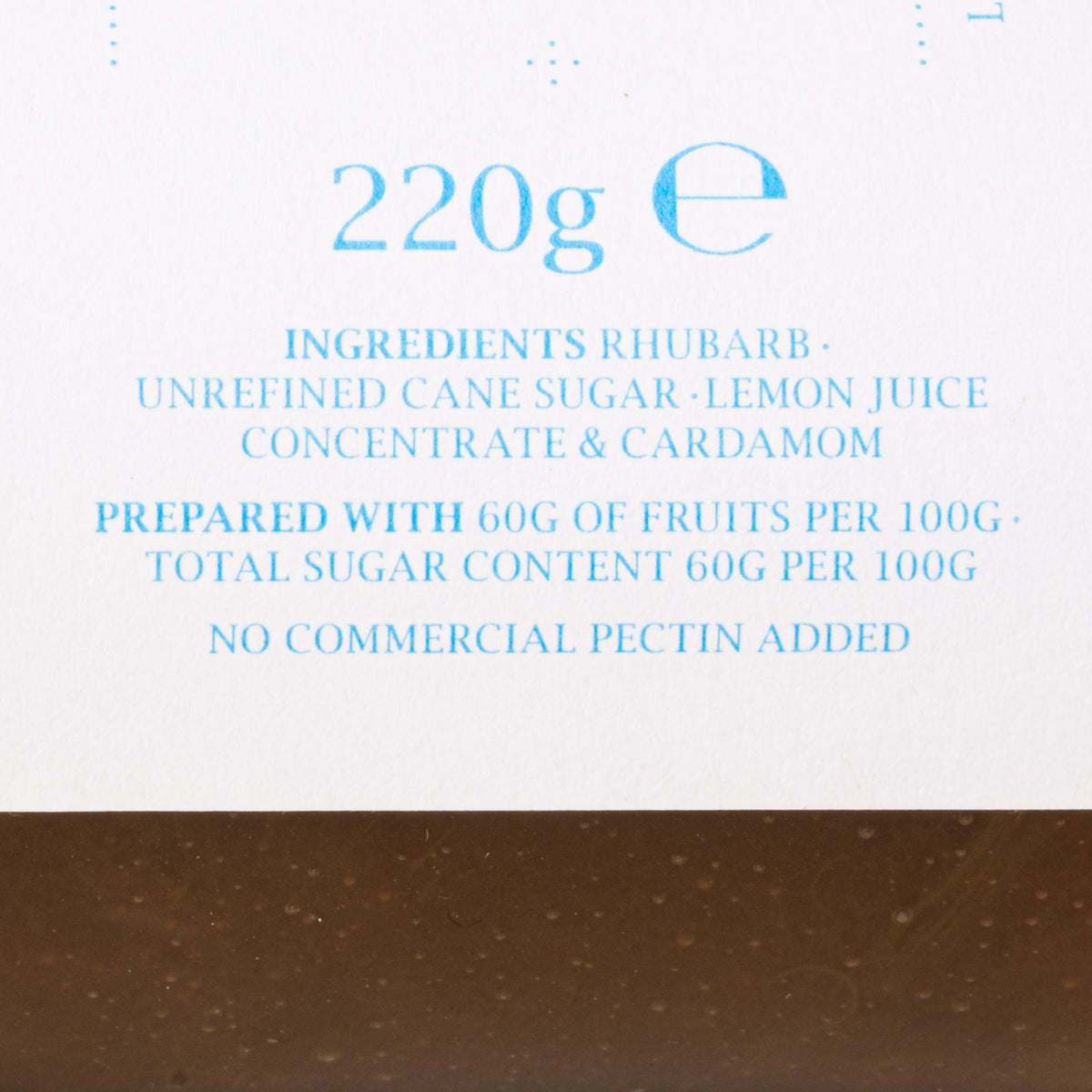 The label on the back of a glass jar of jam with ingredients.